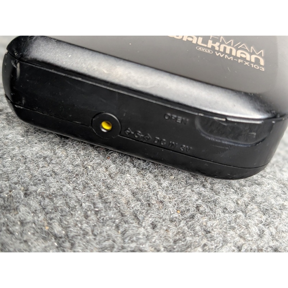 Sony Walkman FM/AM WM-FX103 Radio Cassette Player Mega Base Anti-Rolling Black - Picture 7 of 12
